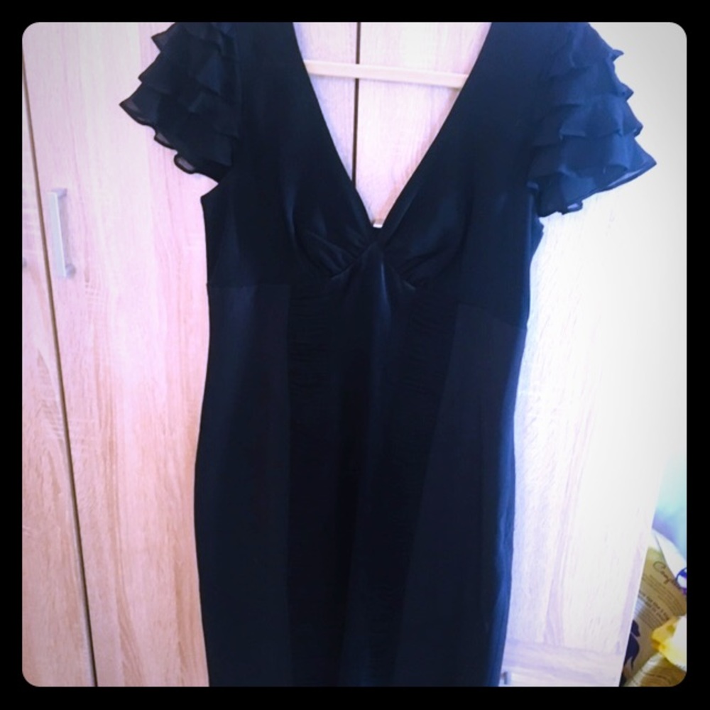 ⭐️Karen Millen contrasting Black Dress-Timeless🤎
